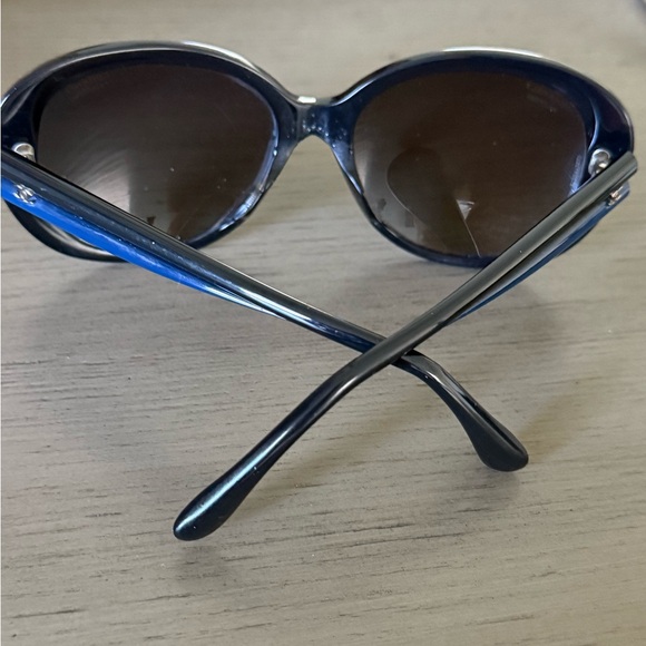 Authentic chanel sunglasses black-great condition - Picture 6 of 6